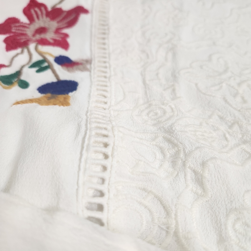 Guess White Shorts Bib Jumper‎ Size 4 Embroidered Y2K Floral Lightweight  Eyelet - Picture 11 of 14